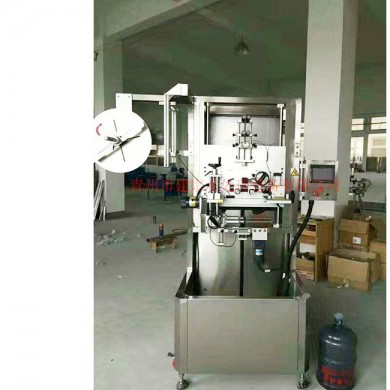 Trapping labeling machine